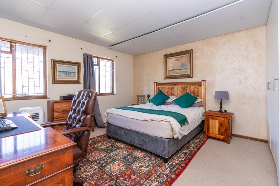 5 Bedroom Property for Sale in Oranjezicht Western Cape